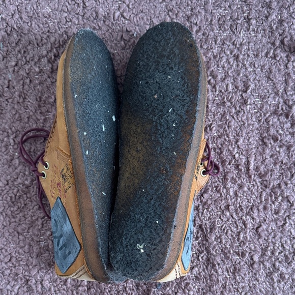 Clarks Tan Chukka Boots with Purple Laces - Picture 3 of 6